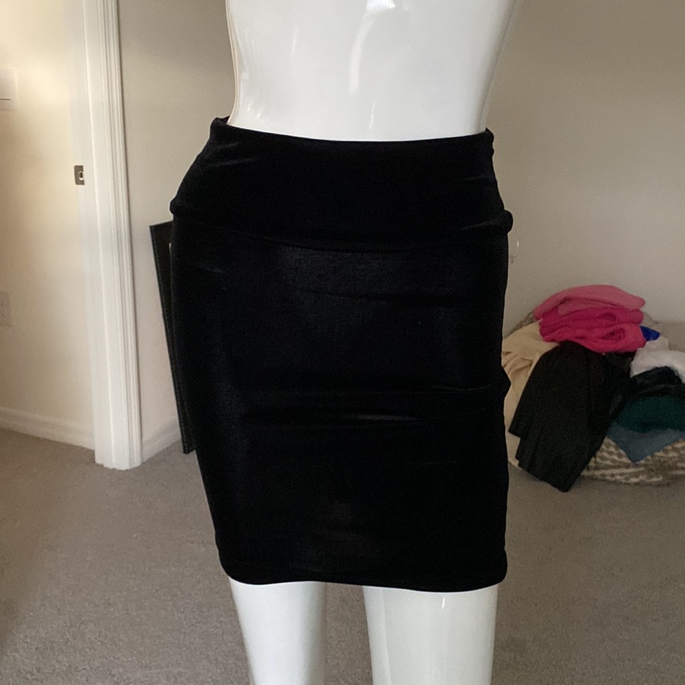 NOLLIE BLACK VELVET MINI SKIRT SIZE XS NWOT